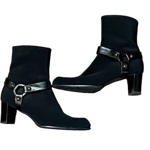 Stuart Weitzman Gore-Tex Black Pointed Toe Ankle Boots 6 M